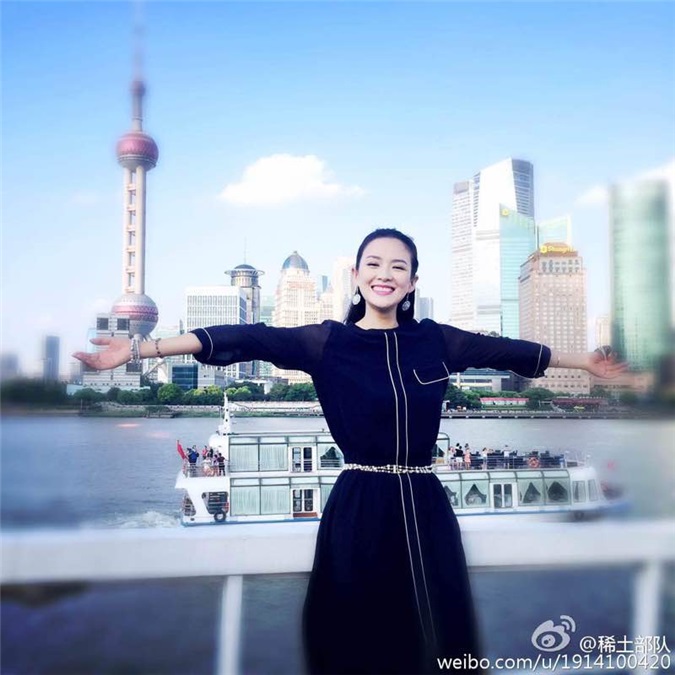 章子怡产后复工气色红润 纤细身材完爆少女