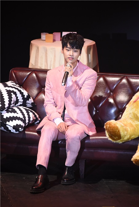 韩团VIXX队长N举办粉丝见面会