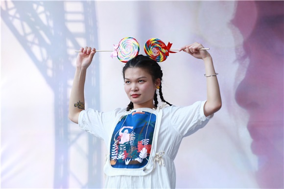 苏运莹《冥明》签唱会