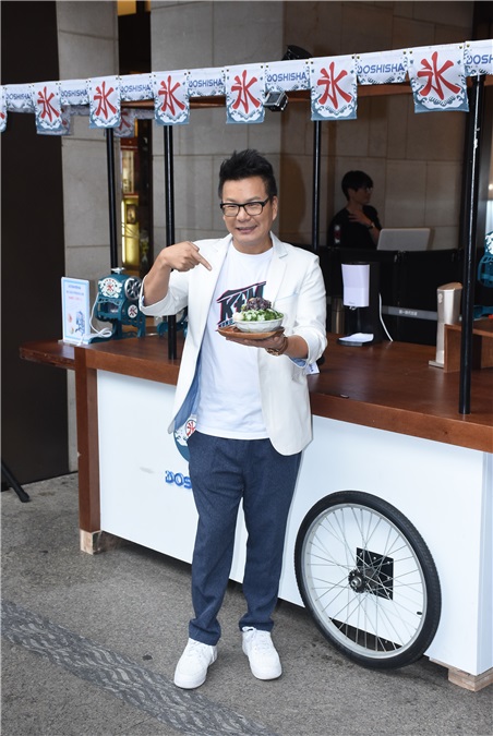 沉玉琳出席制冰机一日店长活动