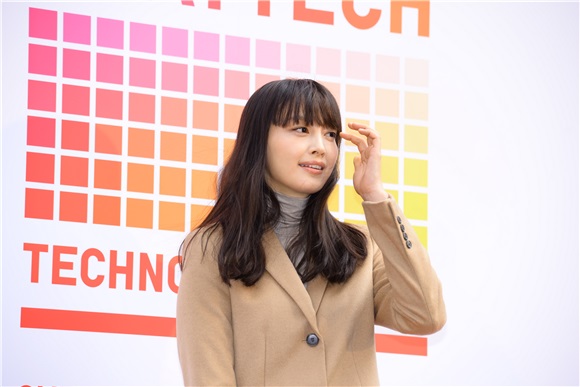 元斌爱妻李娜英产后首次亮相 秀好身材美如当初