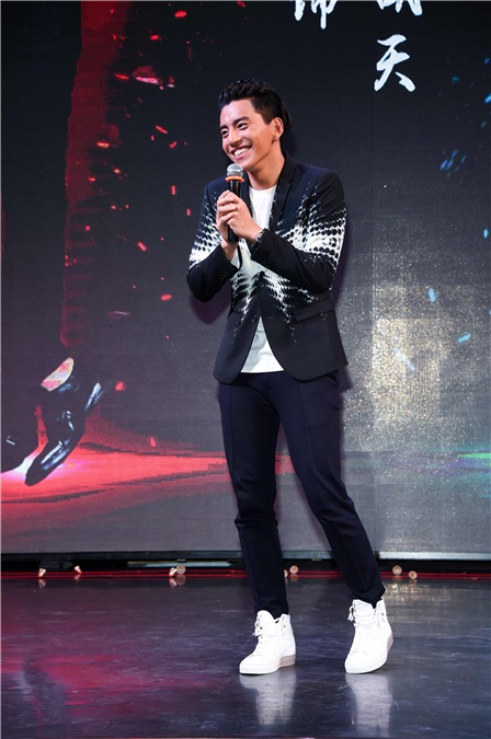 王大陆王栎鑫帅气亮相 《鬼吹灯》豪华阵容大揭秘