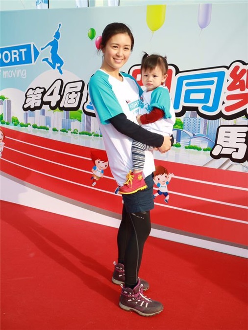 唐宁带囡囡「童」跑马拉松 张继聪曝与儿子运动式交流