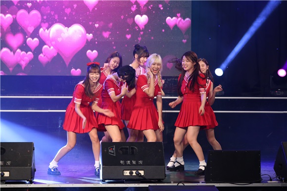 韩国女团OH MY GIRL来台出席专辑粉丝见面会