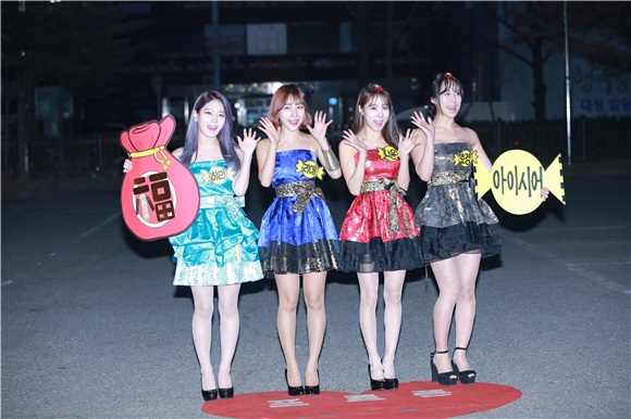 N.Flying、TRCNG、THEBOYZ、LOVELYZ、MOMOLAND、MonstaX等出席韩国音乐中心上班路