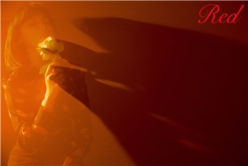 彭小苒质感光影大片曝光 化身复古摩登女郎上演超A眼神杀