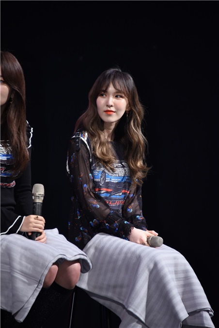 韩国大势女团Red Velvet举办媒体见面会