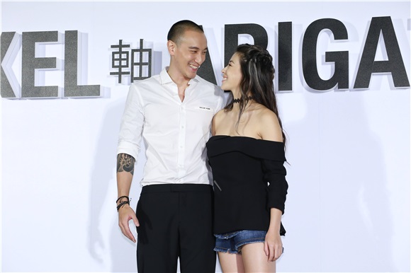 王阳明蔡诗芸夫妻出席鞋《品AXEL ARIGATO》开幕