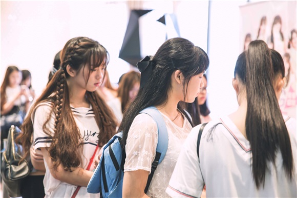 SING女团选手颜艺获评委怒赞 因《偶像来了》激励追梦