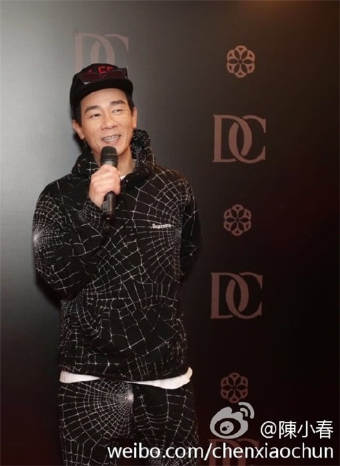实习崴:陈小春儿子正面曝光 确定参与《爸爸去哪儿》