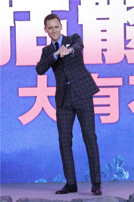 《金刚:骷髅岛》首映发布会 抖森读诗秀表情集体自拍