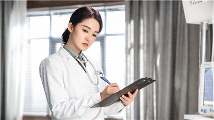 李沁《爱上特种兵》高燃开播 走心诠释军医信仰引期待