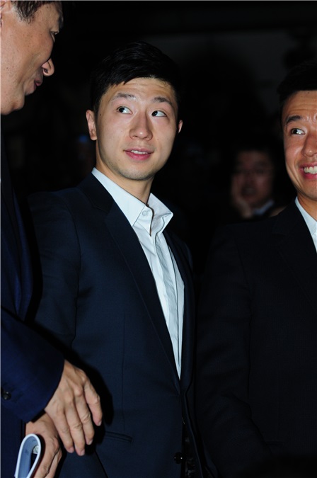 古巨基上海捞金遭李泉调侃「基基」笑翻全场 两人引吭对唱炒热全场气氛