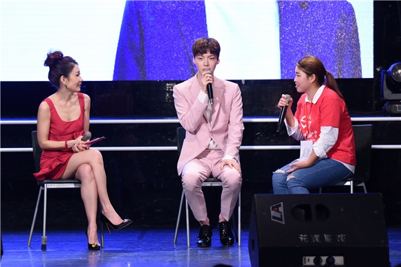 韩星安宰贤出席粉丝见面会
