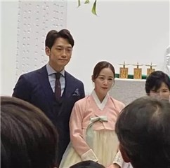 二胎产後首次同框！Rain金泰希合体盛装出席弟弟婚礼一脸幸福