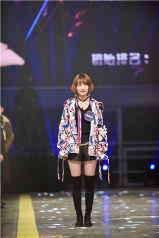 “电焊炮姐”郭海欣参与答题互动