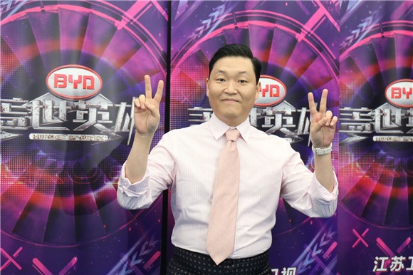 凤凰传奇喊话王力宏:让他唱一句最炫民族风!