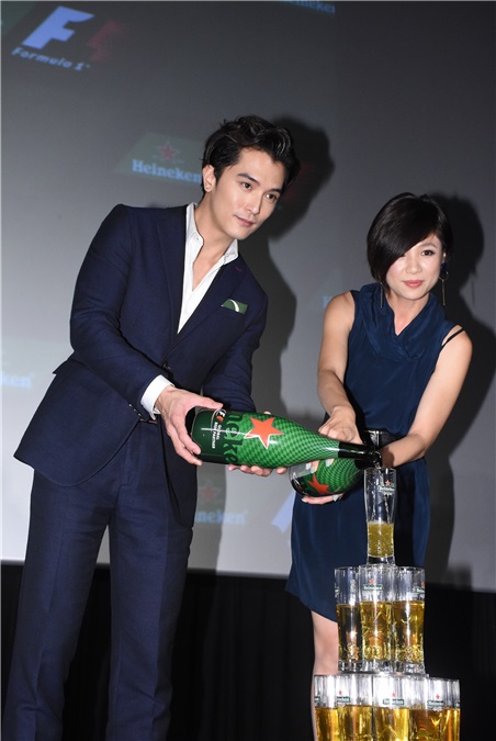 邱泽出席酒品代言记者会