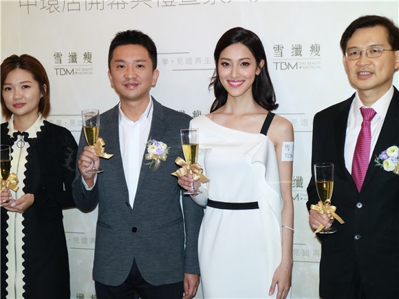 陈凯琳出席美容集团开店活动