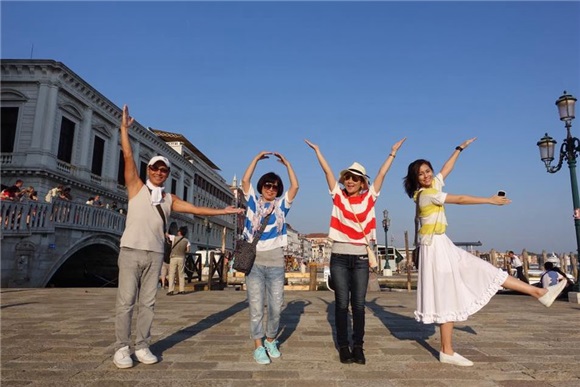 披着盔甲的公主 Selina重新告诉你月亮没有圆缺