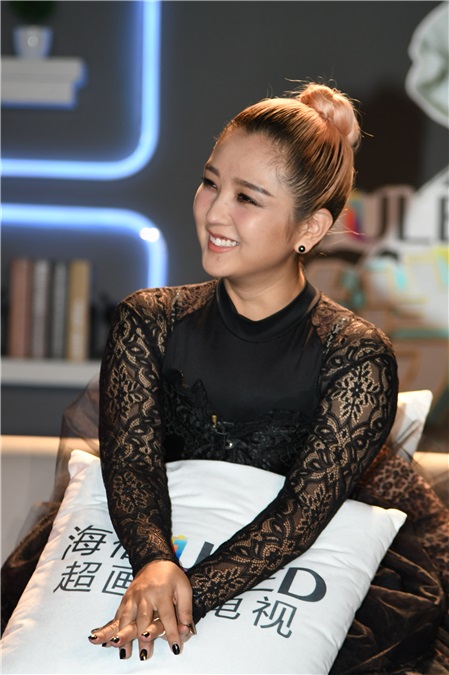 何洁首次回应离婚传闻:请给我些时间 仍相信爱情