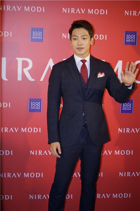 章子怡、韩星郑智薰出席珠宝品牌活动