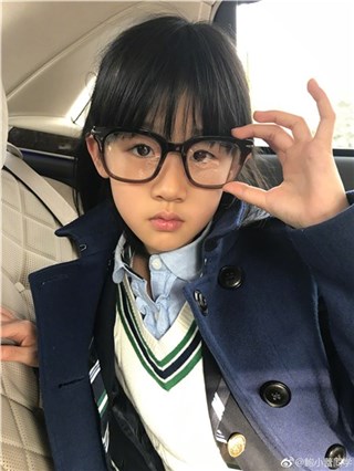 鲍蕾称贝儿想近视网友花式劝阻 鲍蕾:为小时候一起作过干杯