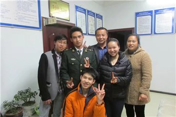 杜富国一家合照