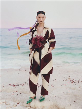 贺聪解锁杂志新刊 成为VOGUE德国版封面的首位中国模特