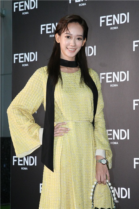 欧阳娜娜、孟耿如等出席FENDI微风信义巨型圣诞装置点灯派对