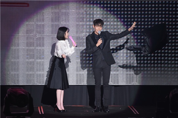 IU.李准基 IU台北演唱会