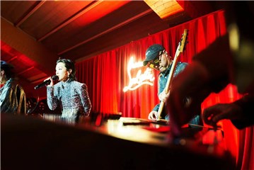 郭采洁《再见爱人2》感动抽泣直言爱可以承痛 桃粉与银装诠释多种风格