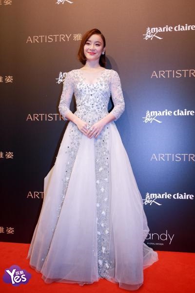 易烊千玺杨幂唐嫣Angelababy刘亦菲等出席嘉人盛典