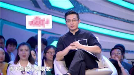 女嘉宾示好遭姜振宇“挑拨”，该不该偷翻男友手机引女嘉宾争执
