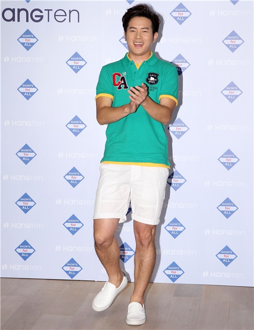 宥胜扮店长关怀弱势人群 呼吁大家多做公益