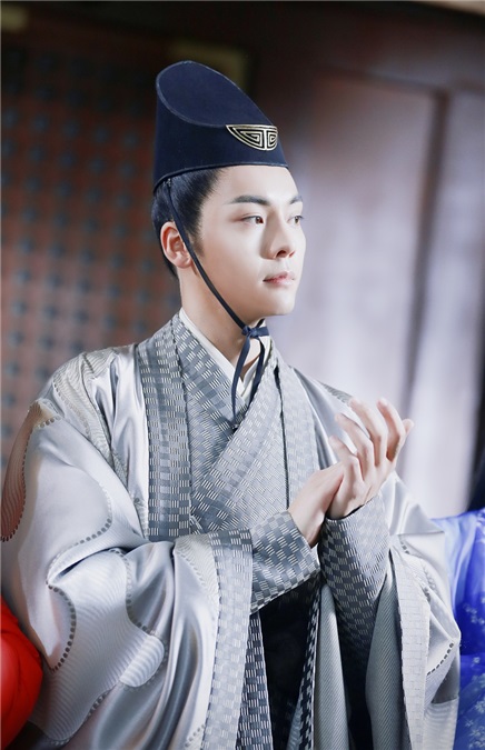 《醉玲珑》首次媒体探班 陈伟霆新造型尽显帝王风范