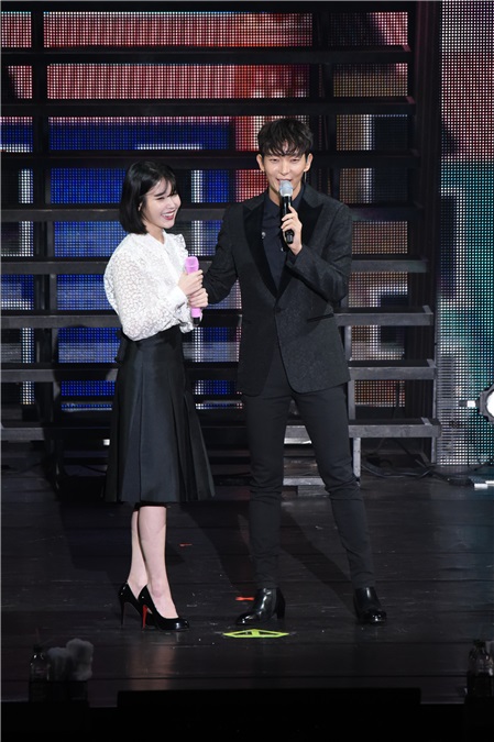 IU.李准基 IU台北演唱会