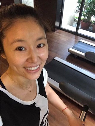 林心如素颜运动被嫌黑 高EQ回应：不走美白路线