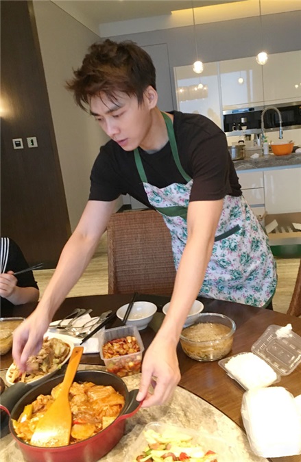 李易峰晒厨艺享受生活获赞 粉丝直呼:想嫁