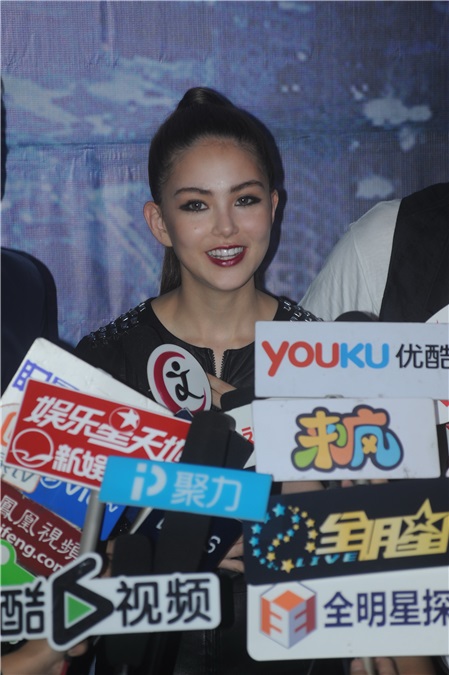 奥兰多抵沪自称吃货 昆凌未向周董报备感情戏