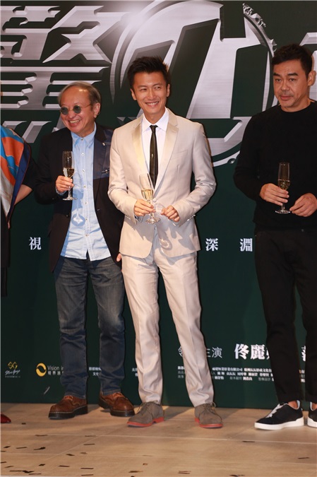 谢霆锋与刘青云以一明一暗造型现身新片《惊心破》首映