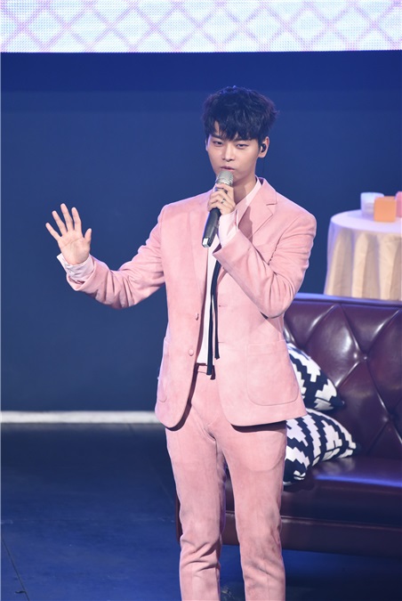 韩团VIXX队长N举办粉丝见面会