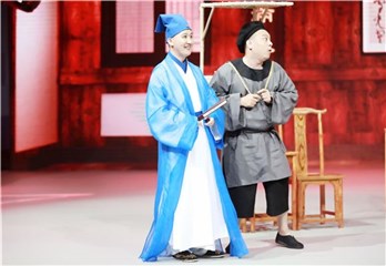 杨树林一袭蓝衣演绎俏书生