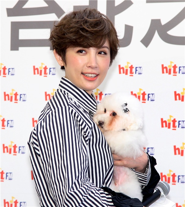 魏如萱出席「毛起来爱」流浪动物认养活动