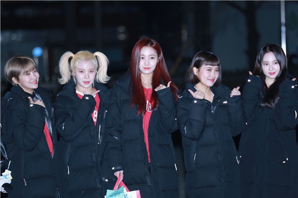 N.Flying、TRCNG、THEBOYZ、LOVELYZ、MOMOLAND、MonstaX等出席韩国音乐中心上班路