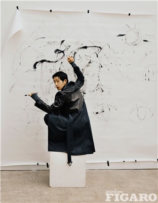 井柏然现代艺术大片解锁新刊    突破表现张力角色互换画中人