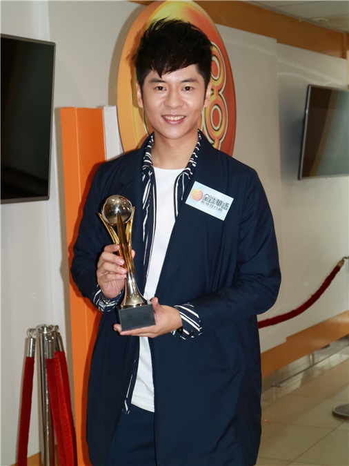 谭咏麟、邓紫棋、张敬轩等出席《2016全球华语歌曲排行榜》奖项发布会