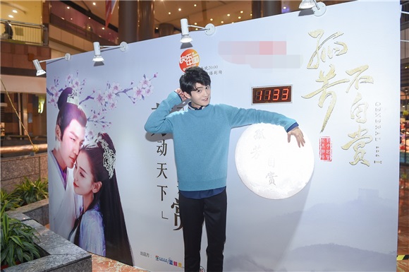 胡文喆《孤芳》耿直护主萌翻众人 呆萌担当花式解锁「点灯」新姿势