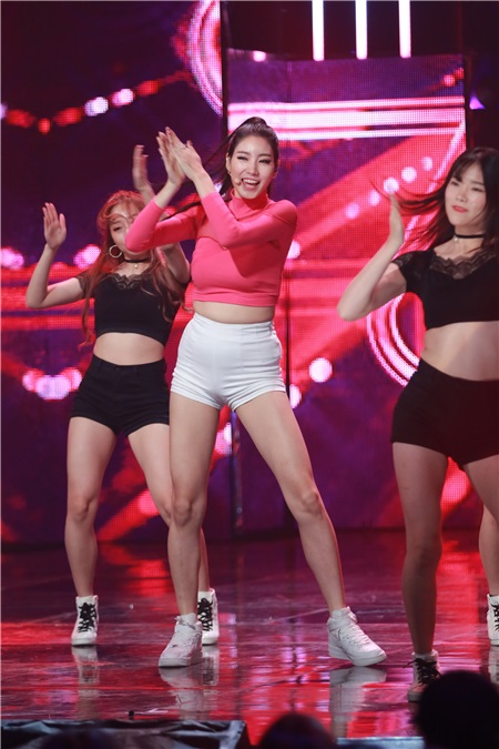 有线台MBC MUSIC《Show Champion》开唱 宋枝恩、宇宙少女等登台亮相