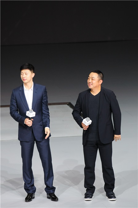 古巨基上海捞金遭李泉调侃「基基」笑翻全场 两人引吭对唱炒热全场气氛